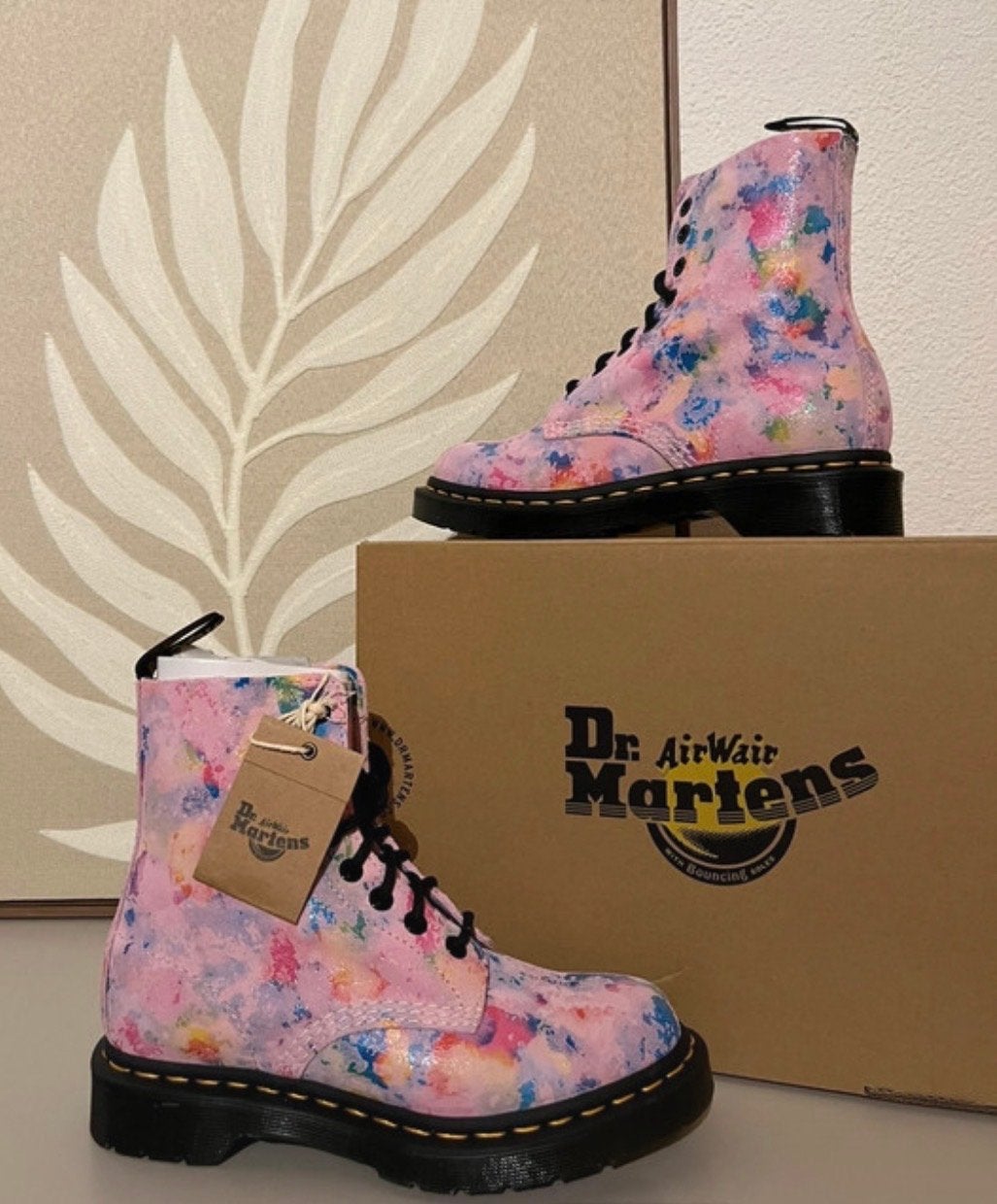 Dr. Martens 1460 Pascal Rainbow Burst Suede Laarzen, Lage of Enkellaarzen, Nieuw, Ophalen of Verzenden, Roze