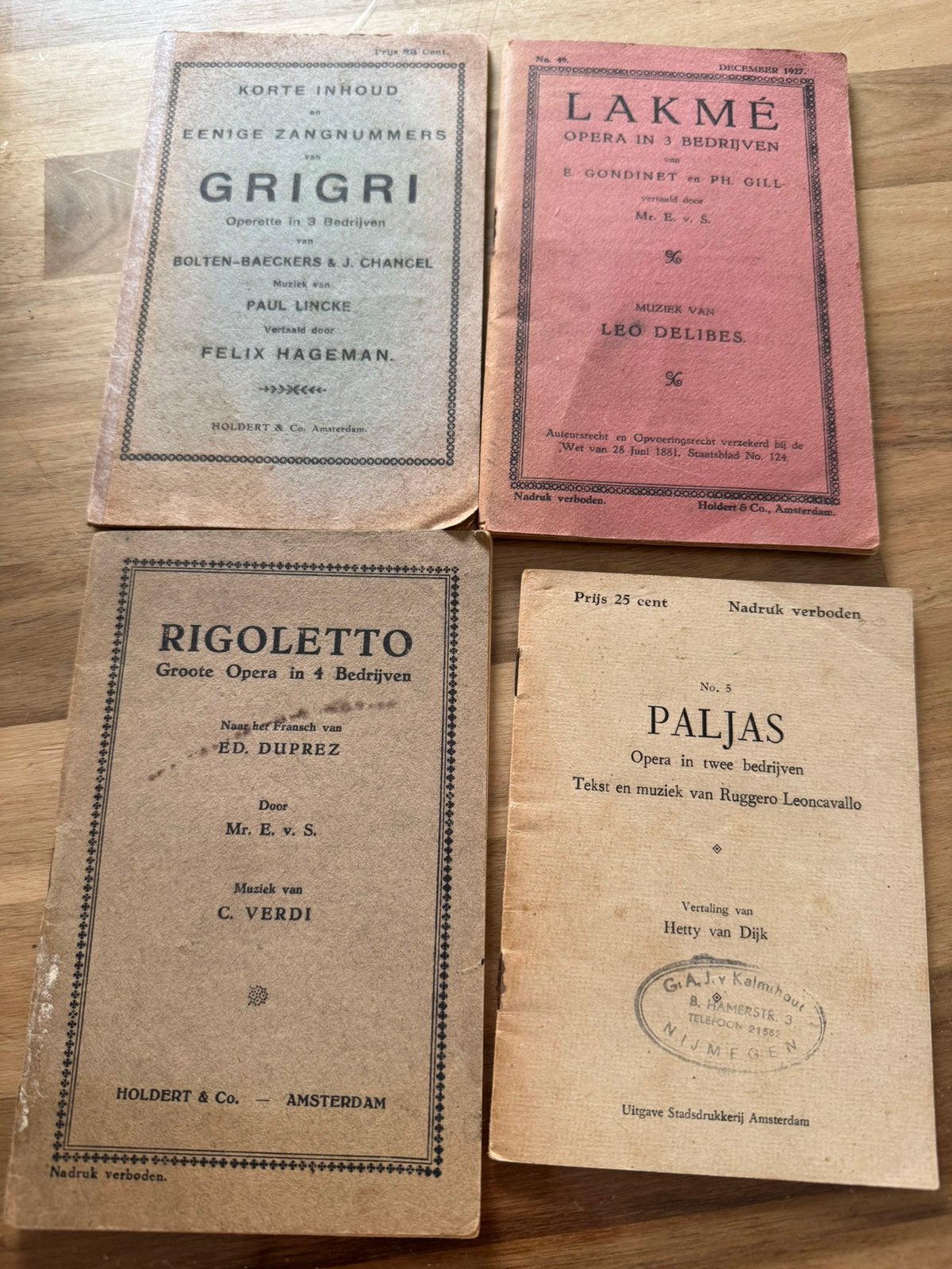 Rond 1920-1930 opera boekjes, Verzenden