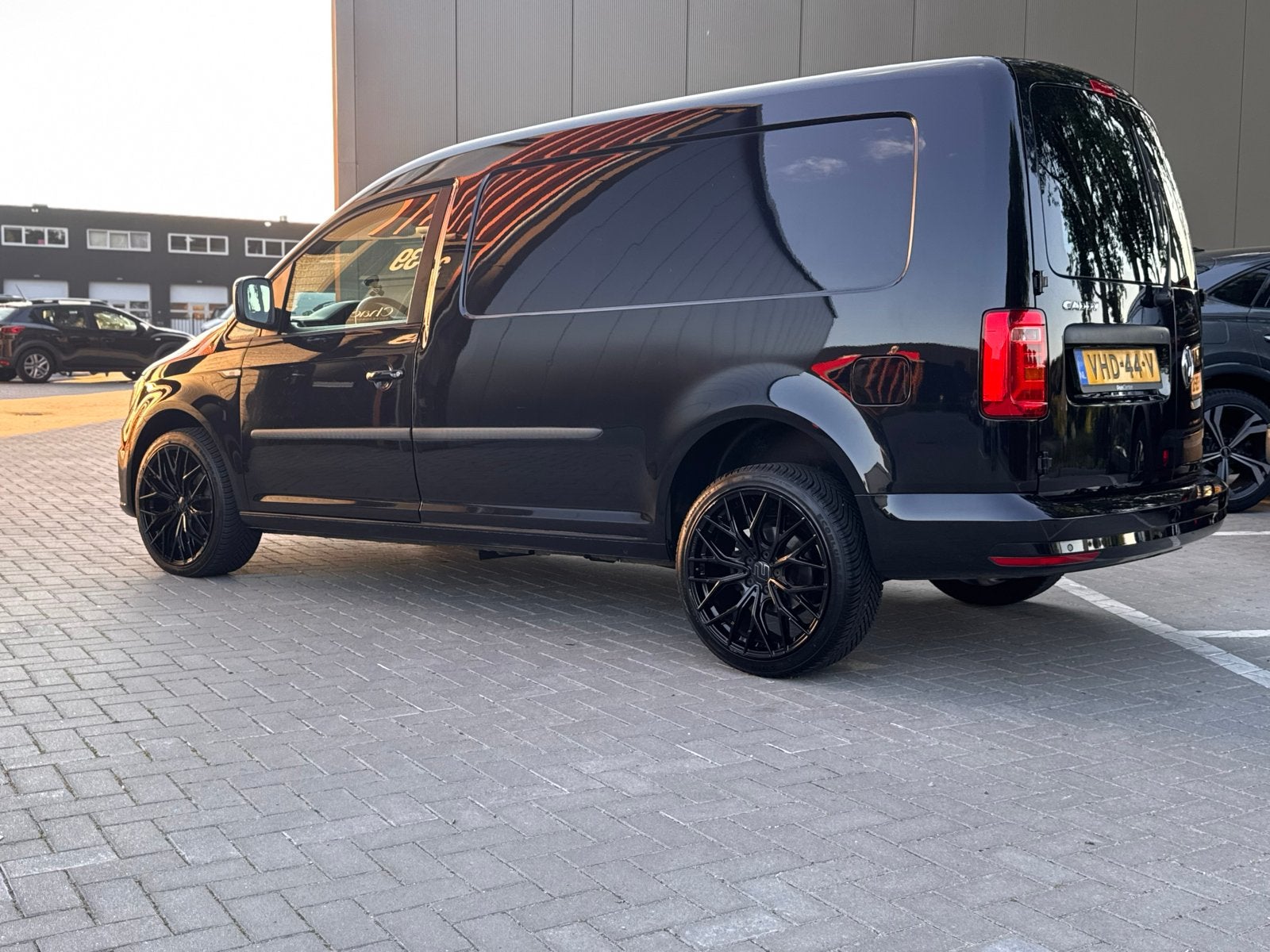 Volkswagen Caddy Maxi 2.0 TDI met BMT L2h1 102pk 2020 Zwart, Auto's, Voorwielaandrijving, 4 cilinders, Volkswagen, Zwart