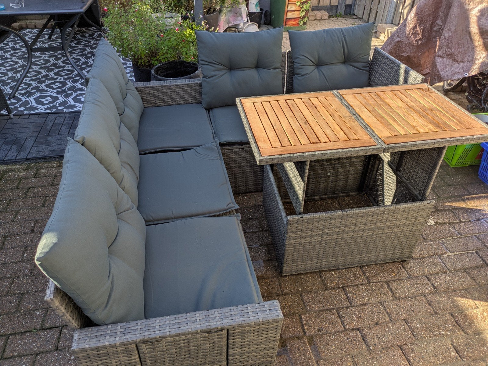 Wicker loungeset met tafel en kussens, Ophalen, 5 zitplaatsen, Zo goed als nieuw, Loungeset
