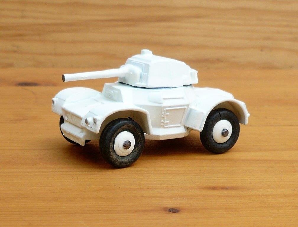 Dinky Toys GB 670 Armoured car in witte U.N. kleur, code 3., Ophalen of Verzenden