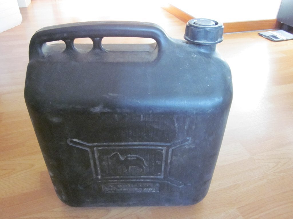 25 liter dieselolie, Ophalen