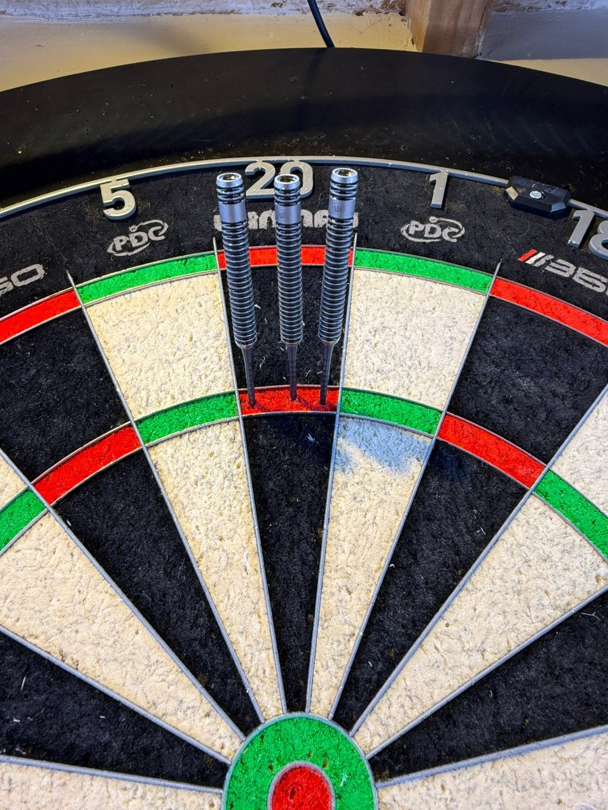 Winmau blackout 23gram, Sport en Fitness, Ophalen of Verzenden, Gebruikt, Pijlen