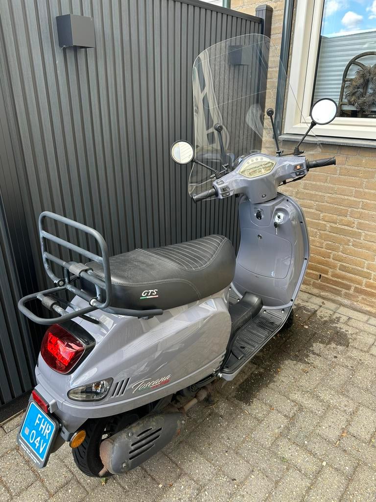 Grijze Toscane scooter, Ophalen, Zo goed als nieuw, Benzine, Overige merken