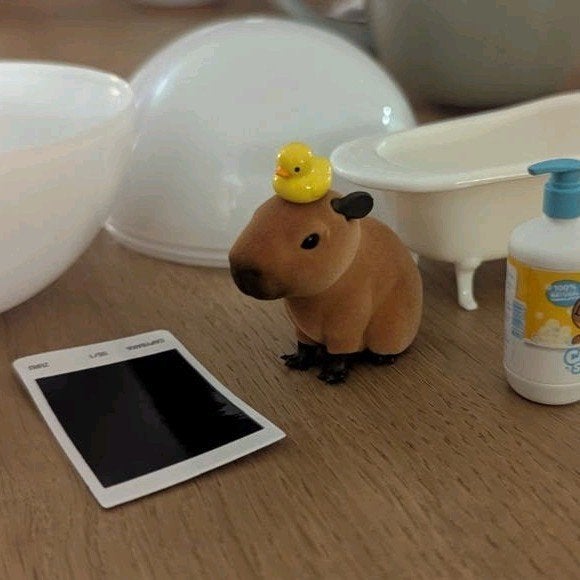 Zuru Mini Pets Capibara met badeendje, Ophalen of Verzenden, Zo goed als nieuw