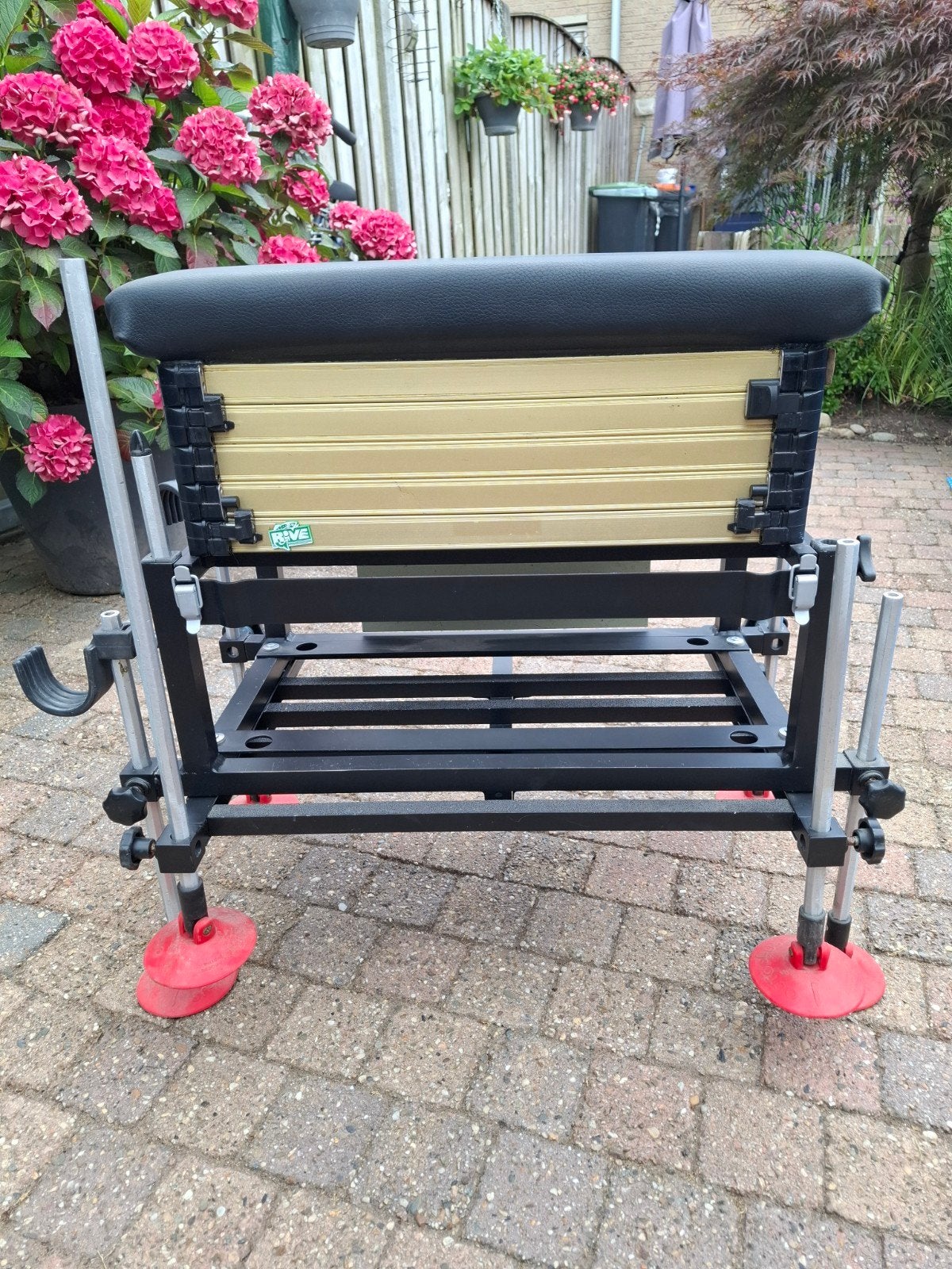 Rive zitkist met accessoires voor de visserij, Ophalen, Gebruikt