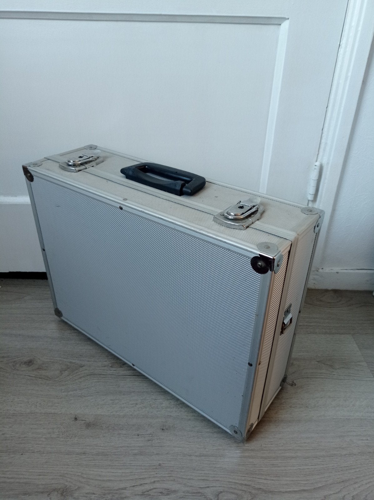 Aluminium koffer 46 x 33 x 16 cm, Sieraden, Tassen en Uiterlijk, Koffers, Ophalen of Verzenden, Metaal, Minder dan 50 cm, Minder dan 35 cm