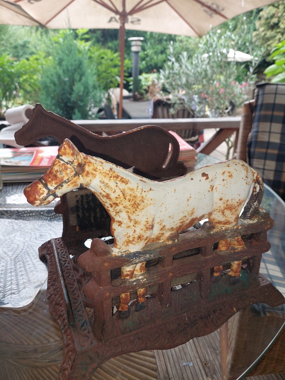 Antieke gietijzeren schoenenborstel in paardenmotief, Ophalen