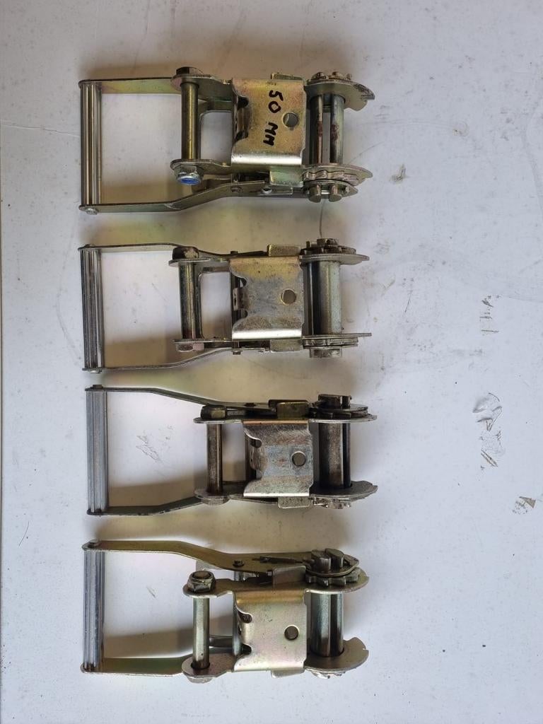 Spanband ratels, Ophalen