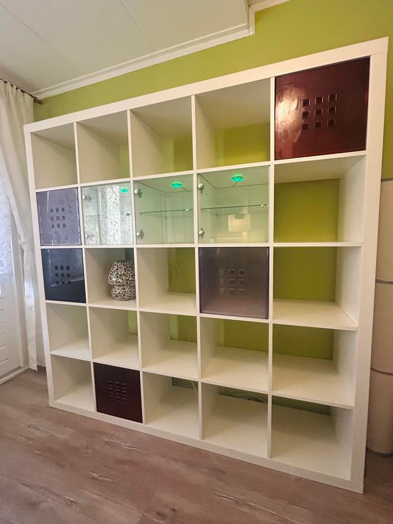 IKEA Kallax 5x5 kast hoogglans wit met accessoires, Ophalen, Met deur(en), 150 tot 200 cm, Zo goed als nieuw