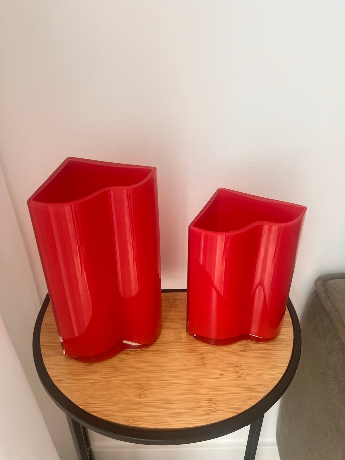 Set van 2 Nuutajärvi Vazen - Rood Glas, Antiek en Kunst, Ophalen of Verzenden