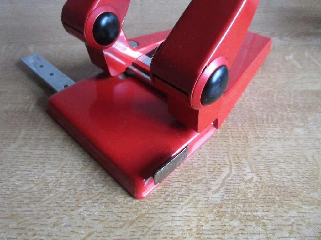 Myers no 68 perforator 2 gaten vintage retro rood heavy duty, Ophalen of Verzenden