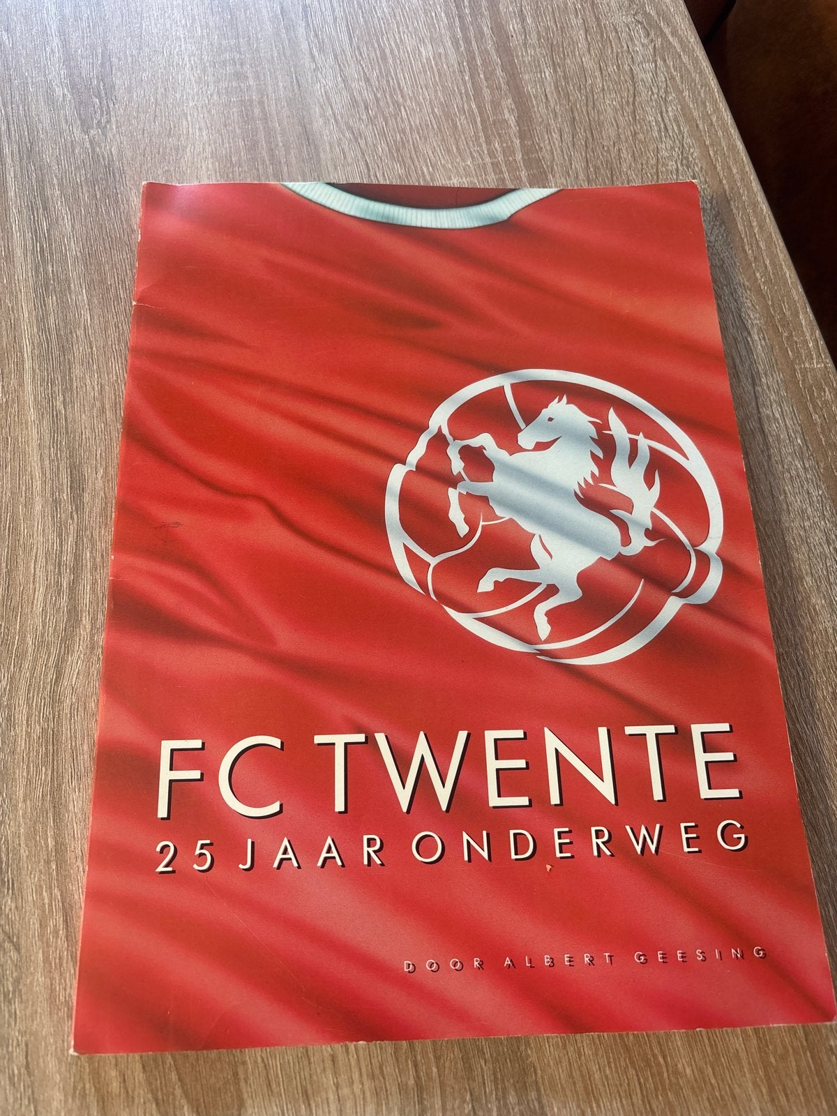 Boek FC Twente 25 jaar onderweg - Albert Geesing, Boeken, Ophalen, Gelezen, Balsport