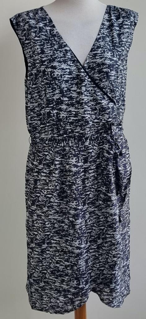 Monoprix zwart/witte jurk mt. 42, Kleding | Dames, Zwart, Maat 42/44 (L), Ophalen of Verzenden, Zo goed als nieuw