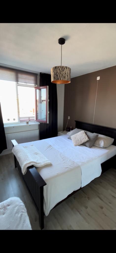 Bed en zo goed als nieuwe matras, Ophalen, Zo goed als nieuw, Twijfelaar
