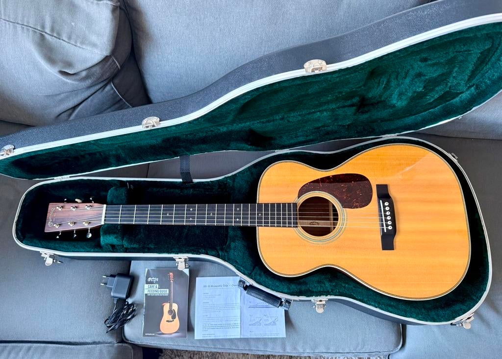 Martin 0028 2020 met Misi acoustic trio system, Muziek en Instrumenten, Snaarinstrumenten | Gitaren | Akoestisch, Ophalen, Zo goed als nieuw
