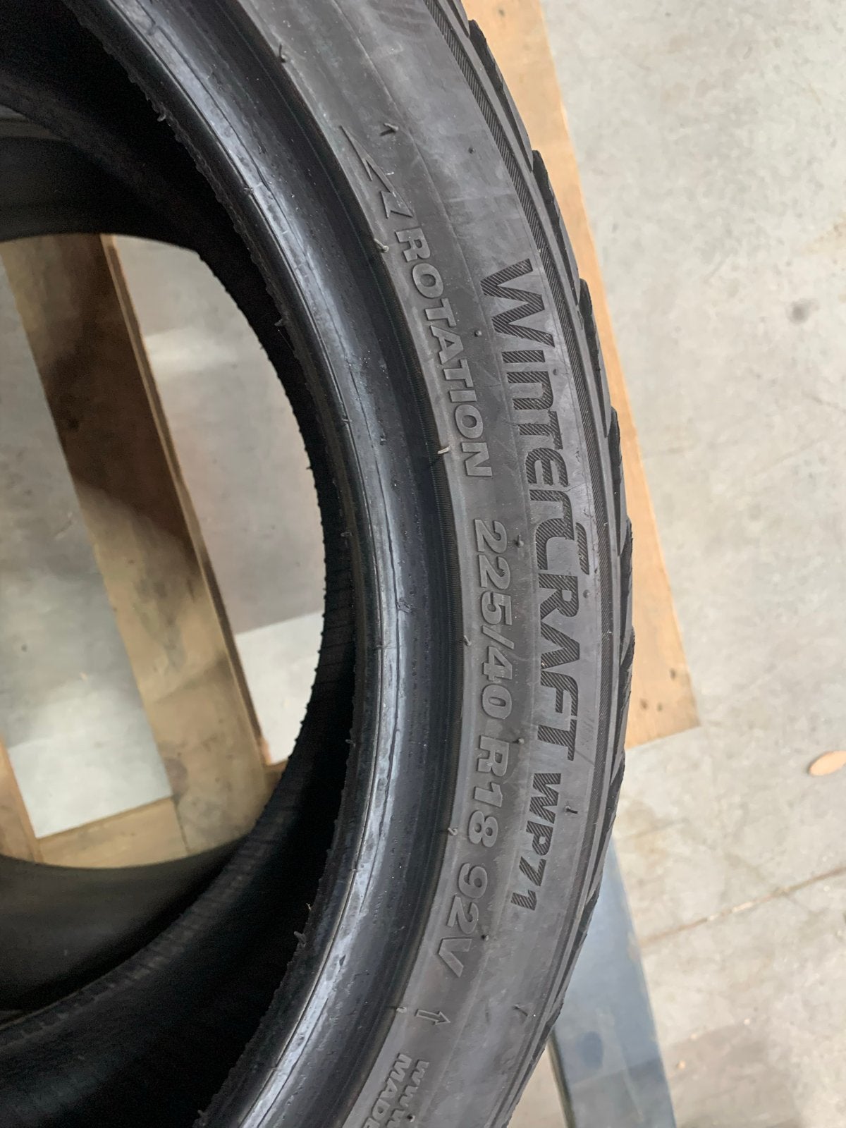 Winterbanden 225/40 R18 92V Wintercraft WP71, Auto-onderdelen, Ophalen, 18 inch, Gebruikt, Winterbanden