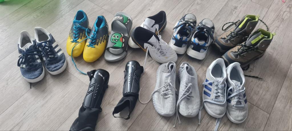 Voetbalschoenen en beschermers, Gebruikt, Sportschoenen, Ophalen of Verzenden, Jongen