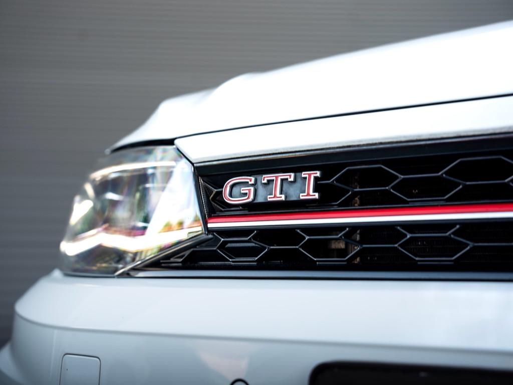 Volkswagen Polo 2.0 TSI GTI Pano Beats Navi Camera VOL!, Auto's, Volkswagen, Stof, Gebruikt, Zwart, 4 cilinders