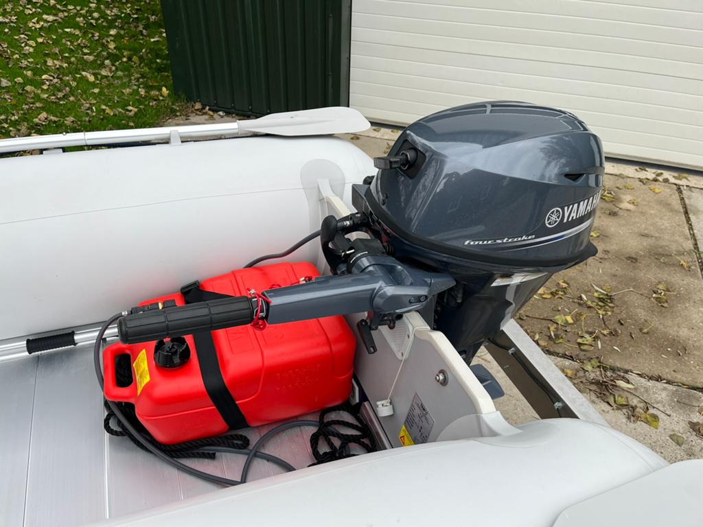Rubberboot met 15pk buitenboordmotor, Ophalen, Yam, Zo goed als nieuw, Pomp