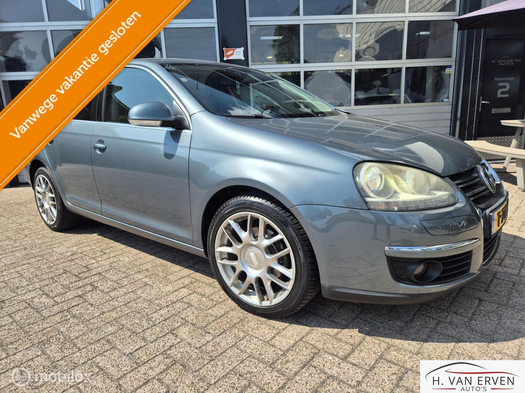 Volkswagen Jetta 1.6 APPLE CARPLAY XENON 17" PDC CRUISE, Auto's, Voorwielaandrijving, 4 cilinders, 1246 kg, 116 pk