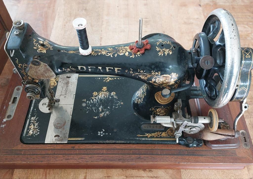 Antieke Pfaff Naaimachine - Decoratief en Functioneel, Antiek en Kunst, Antiek | Naaimachines, Ophalen