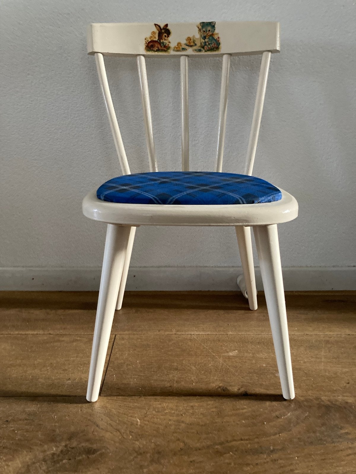 Vintage kinderstoel met dierenprint en blauwe zitting, Ophalen of Verzenden, Gebruikt, Stoel(en)