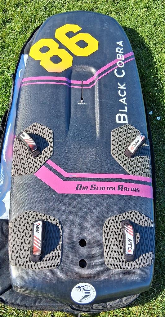 windfoil board BLACK COBRA, Watersport en Boten, Windsurfen, Ophalen of Verzenden, Zo goed als nieuw, Minder dan 250 cm, Plank