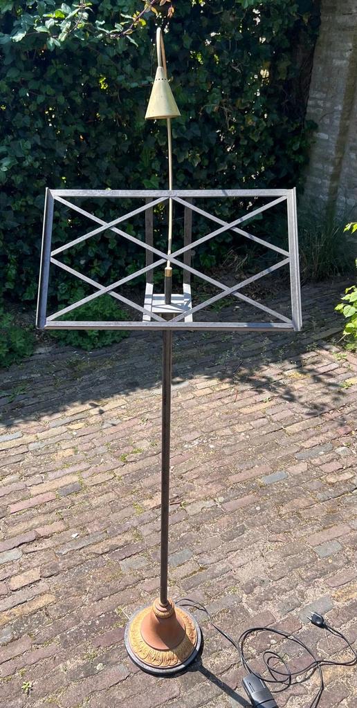 Boekenstandaard met dimbare lamp, 160 cm hoog, Ophalen
