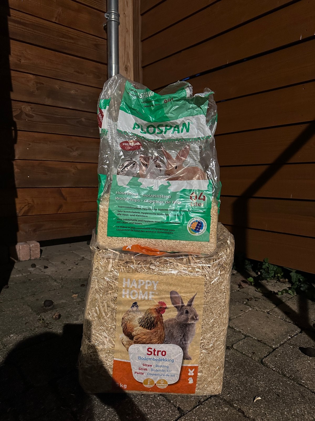 Houtvezel en Stro Bodembedekkjng voor dieren, Ophalen, Gebruikt