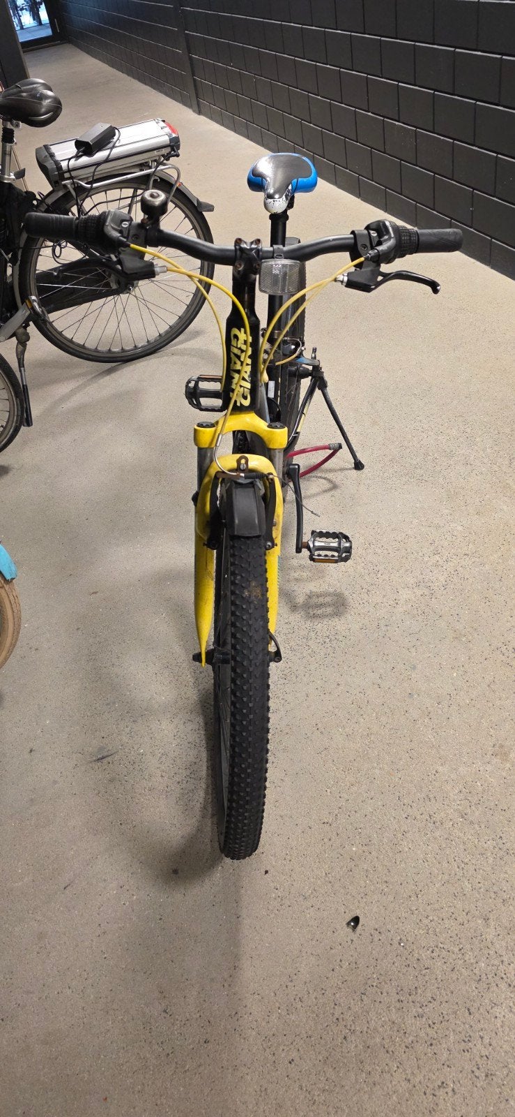 Foto 2 van Giant XTC kinderfiets 24inch - Zo goed als nieuw