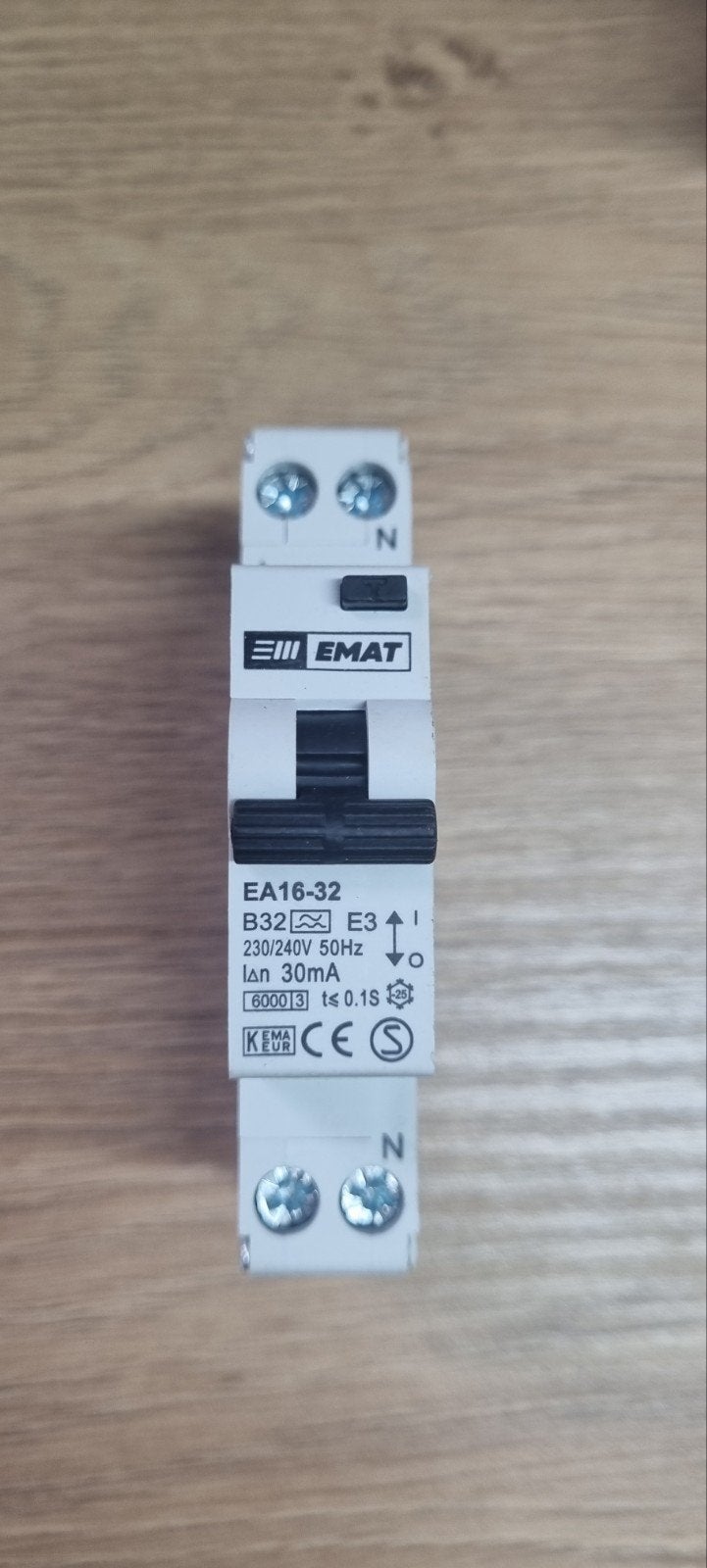 EMAT EA16-32 B32 Aardlekautomaat 32A 30mA, Ophalen of Verzenden, Gebruikt, Emat, Aardlekautomaat