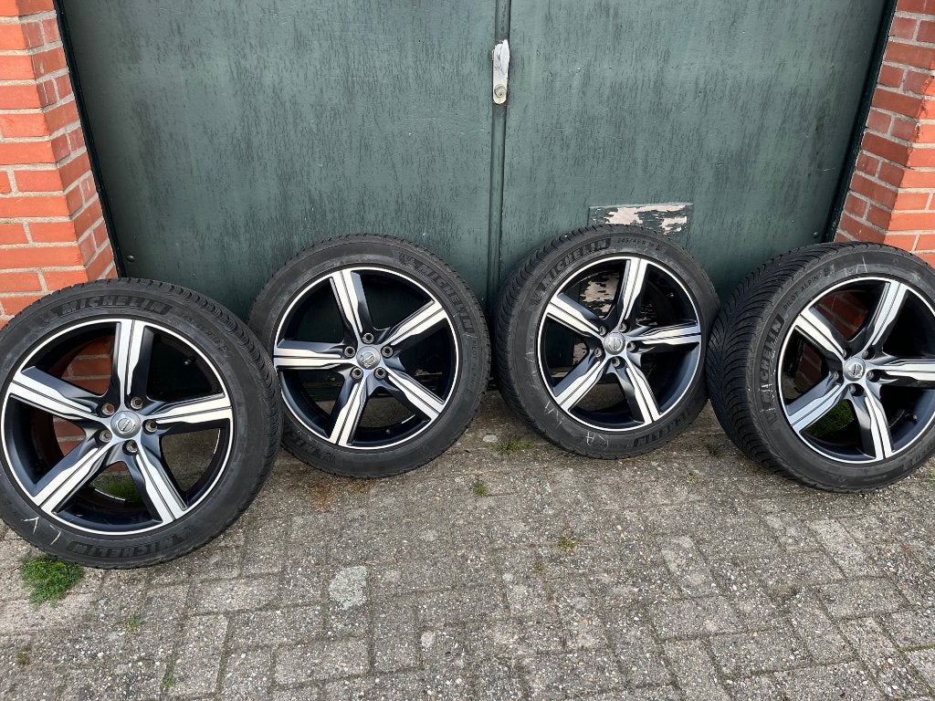 Volvo velgen met winterbanden voor V90 S90., Auto-onderdelen, Ophalen, 18 inch, Banden en Velgen, Winterbanden