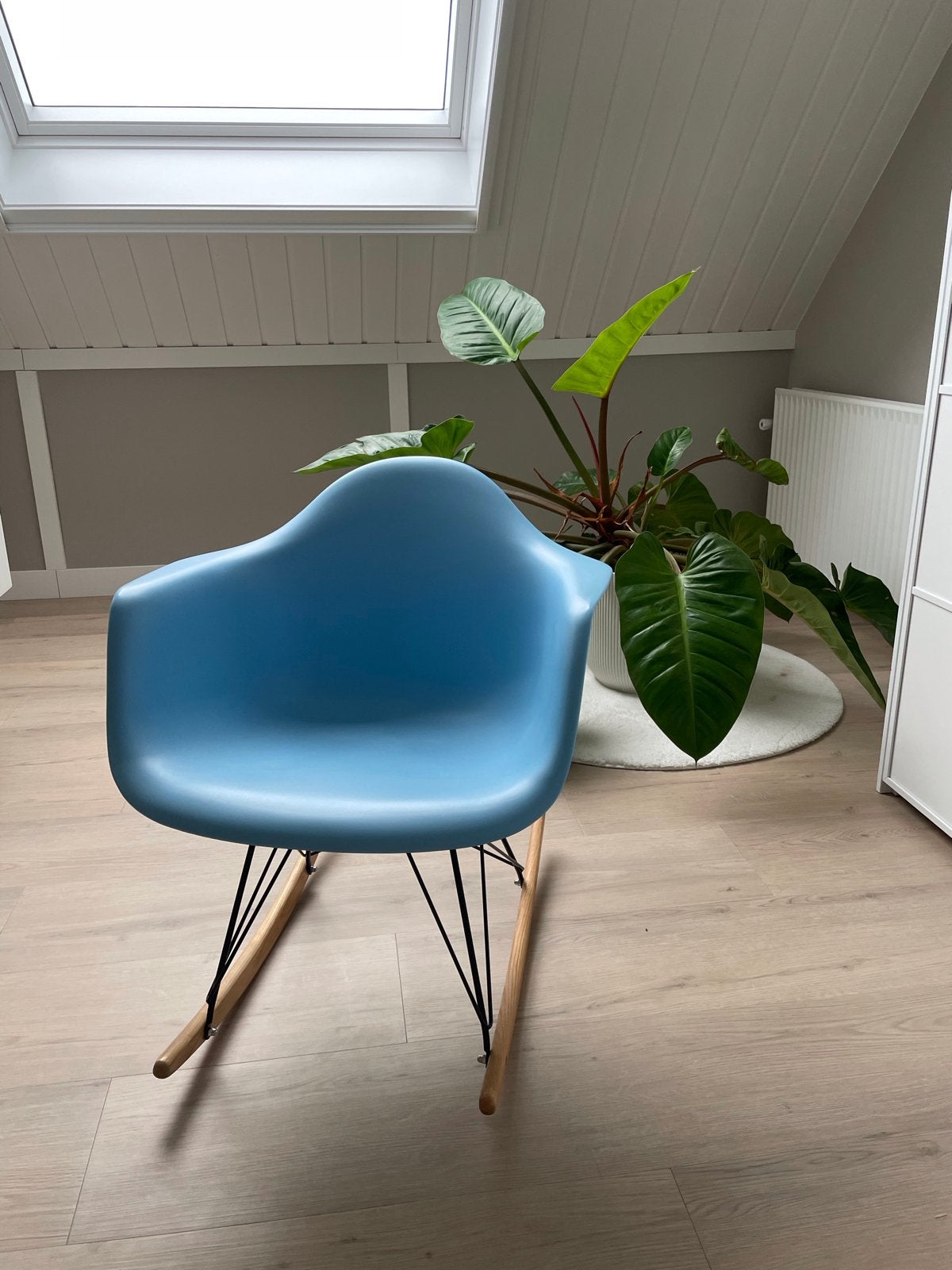 Blauwe schommelstoel zgan Vitra Eames replica, Ophalen, Kunststof, Blauw, Zo goed als nieuw