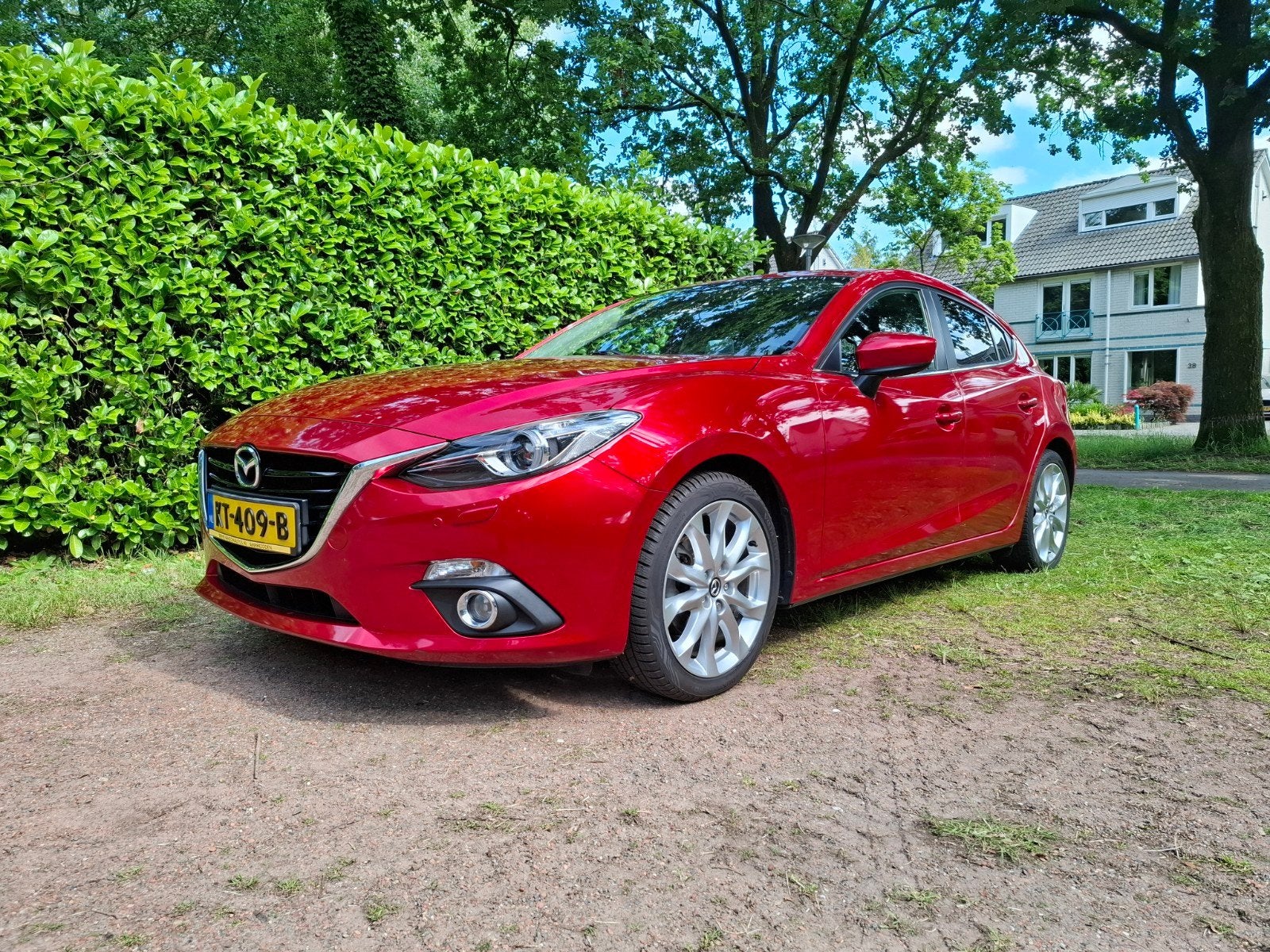 Mazda 3 2.0 Skyactiv-g 88KW HB 2016 Rood, Voorwielaandrijving, 1998 cc, 4 cilinders, Navigatiesysteem