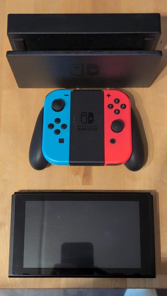 Nintendo switch in goeie staat, Spelcomputers en Games, Ophalen of Verzenden, Zo goed als nieuw, Met 2 controllers, Switch Original
