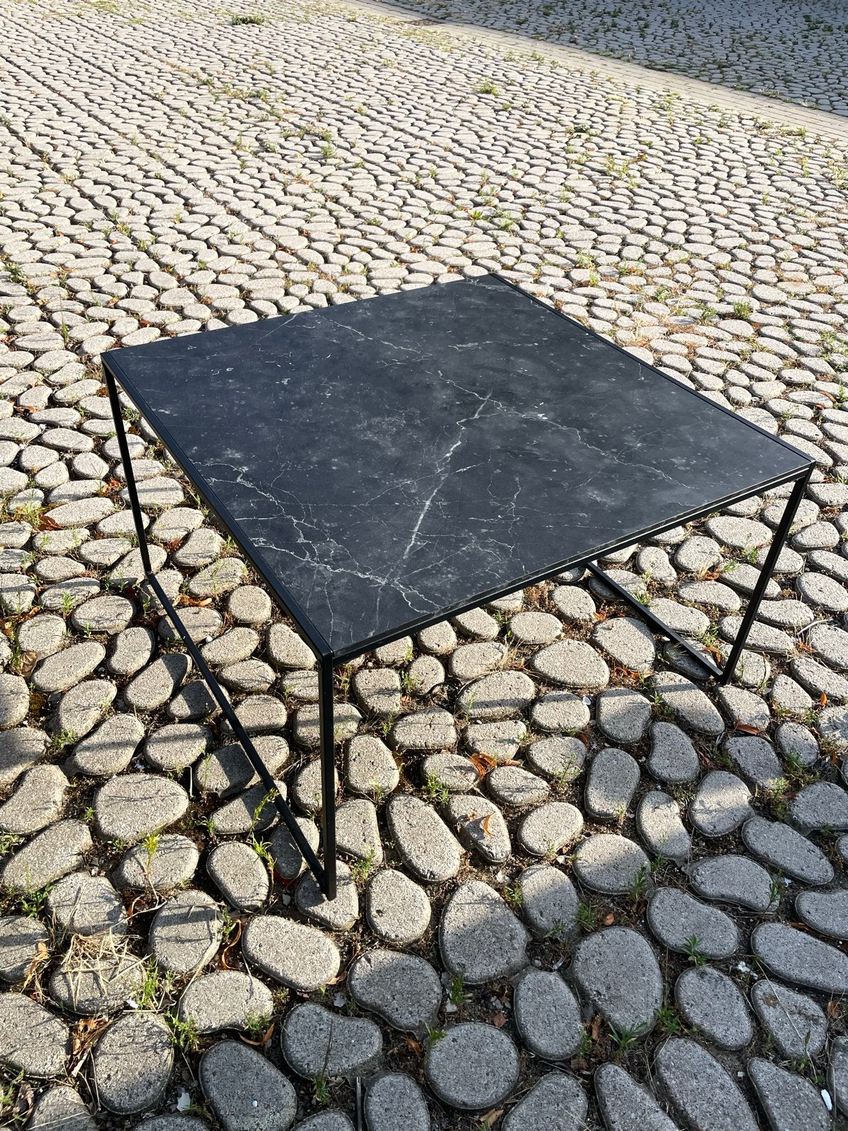 Moderne salontafel met marmerlook blad, Ophalen, Gebruikt, 100 tot 150 cm, Vierkant