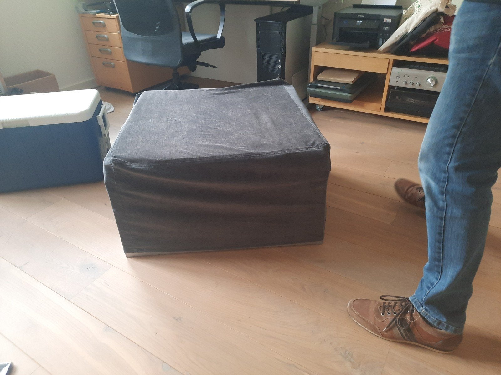 Stevige slaapbank ook als poef te gebruiken, Ophalen, Zo goed als nieuw, Rechthoekig, Stof