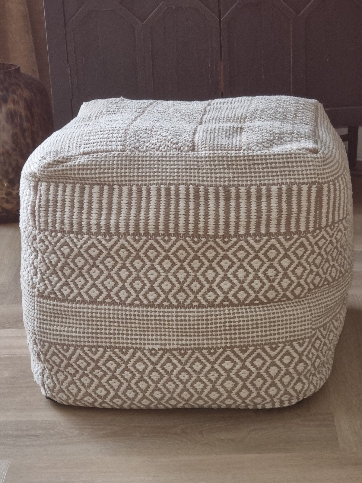 Stijlvolle Poef - Beige met Patroon, Ophalen, Minder dan 50 cm, Vierkant, Zo goed als nieuw