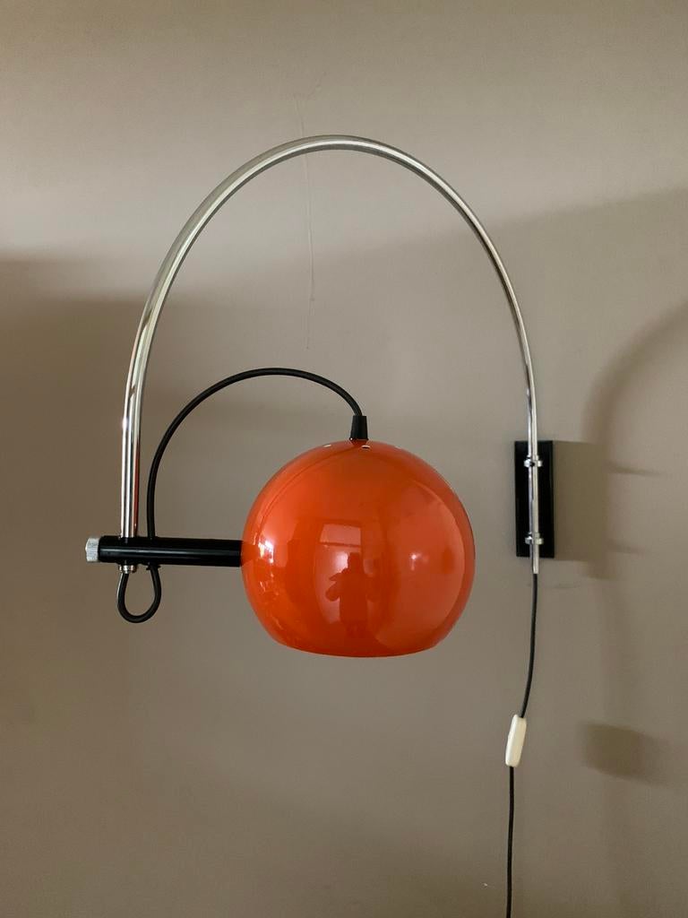 Vintage Herda wandlamp bollamp booglamp oranje, Huis en Inrichting, Lampen | Wandlampen, Zo goed als nieuw, Metaal, Ophalen of Verzenden