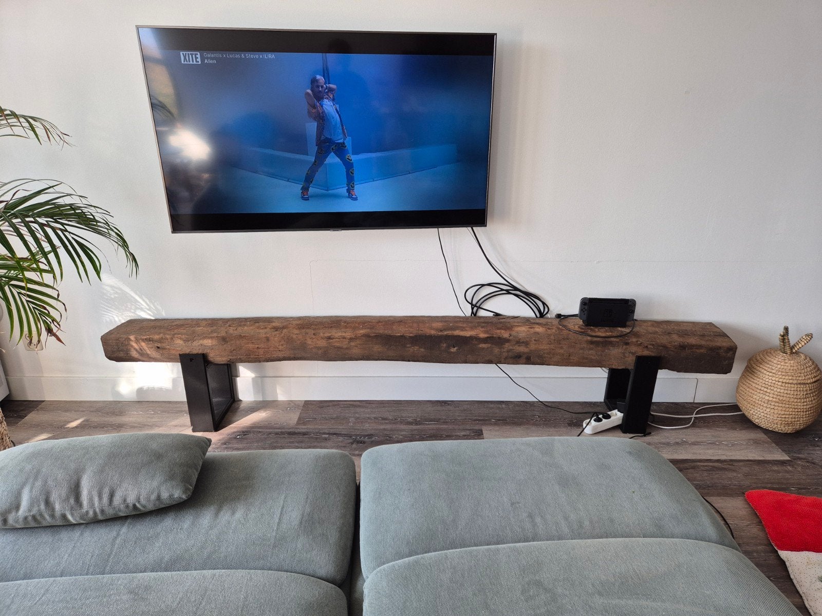 Uniek TV-meubel van spoorbiels - Robuust en stijlvol, Huis en Inrichting, Gebruikt, 150 tot 200 cm, Industrieel, Robuust, Landelijk