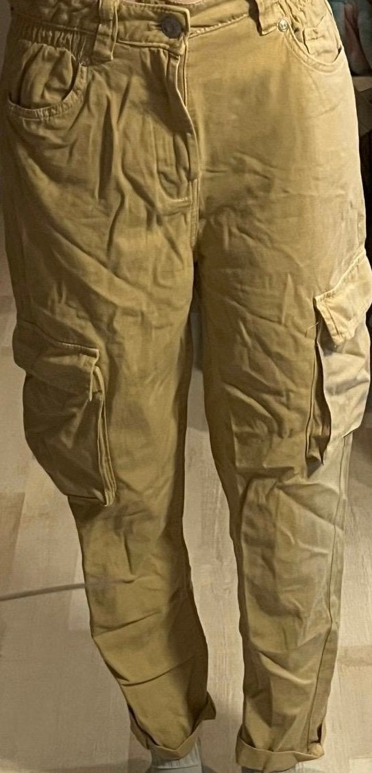 Bershka - Beige Cargobroek met Zakken - Maat 34 (XS), Beige, Ophalen of Verzenden, Zo goed als nieuw, Maat 34 (XS) of kleiner