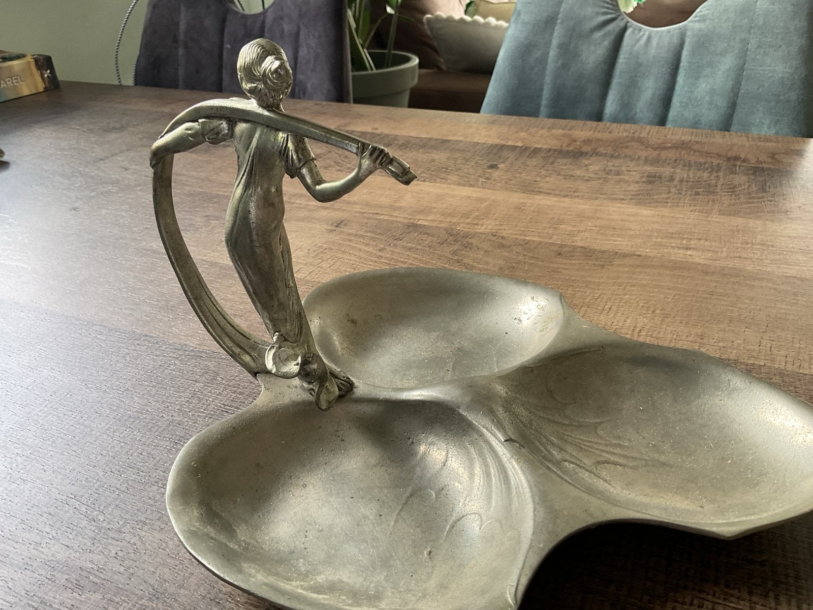 Art Nouveau Tinnen Schaal met Vrouwelijk Figuur - 26x30x19cm, Ophalen of Verzenden