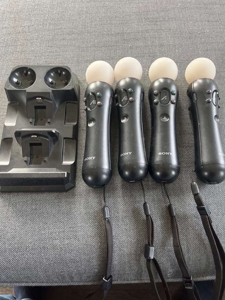 PlayStation Move controllers met oplaadstation, Gebruikt, PlayStation 3, Ophalen of Verzenden, Controller