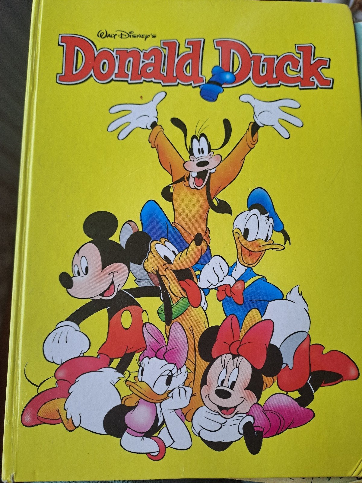 Donald Duck Album 2005 - Niet geheel compleet, met scheuren, Gelezen, Walt Disney, Ophalen of Verzenden, Meerdere stripboeken
