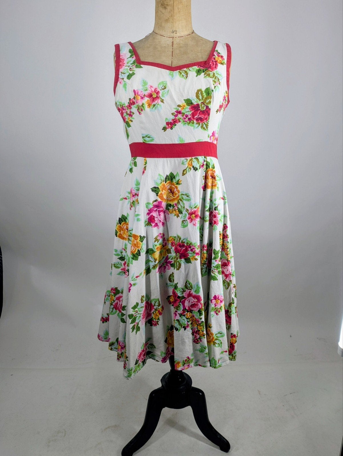 Witte jurk met bloemenprint -van Hearts & Roses, Maat 38/40 (M), Overige kleuren, Onbekend, Ophalen of Verzenden
