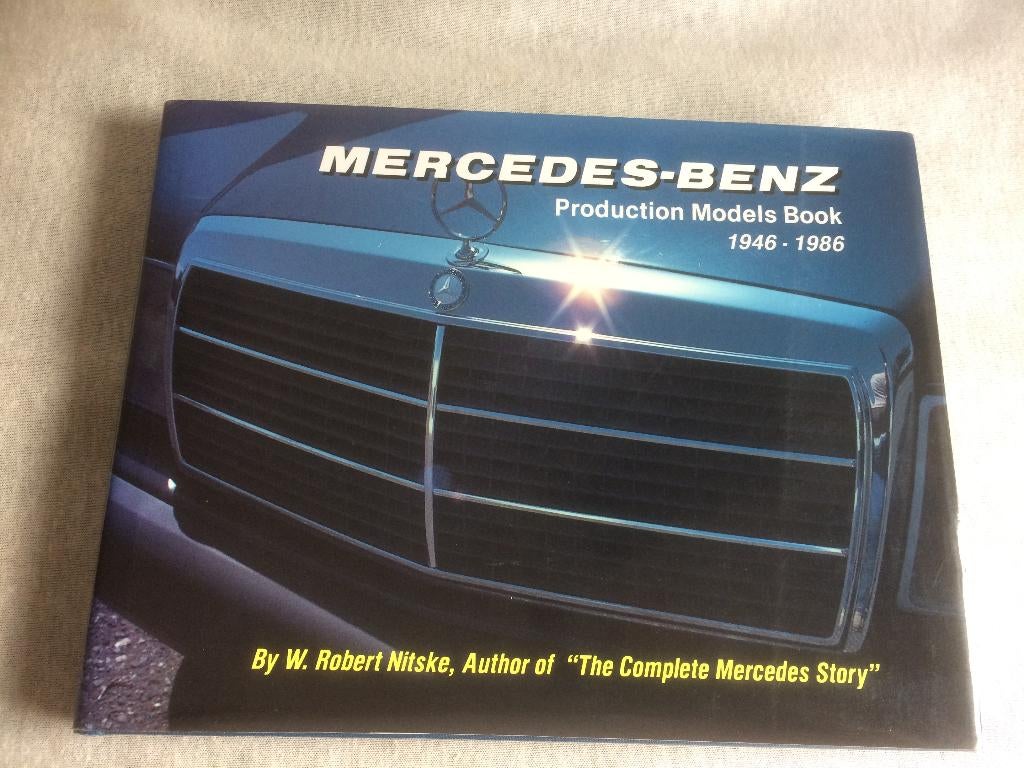 Mercedes – Benz Production Models Book 1946 -1986, Zo goed als nieuw, Robert Nitske, Mercedes, Ophalen of Verzenden
