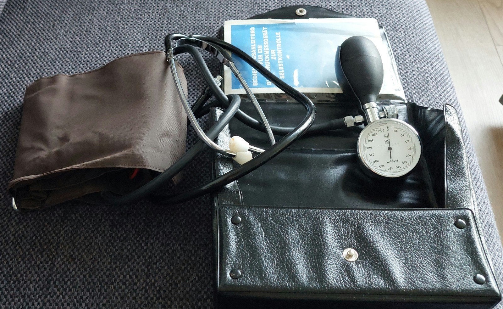 Handmatige aneroïde bloeddrukmeter (sphygmomanometer), Ophalen of Verzenden, Gebruikt