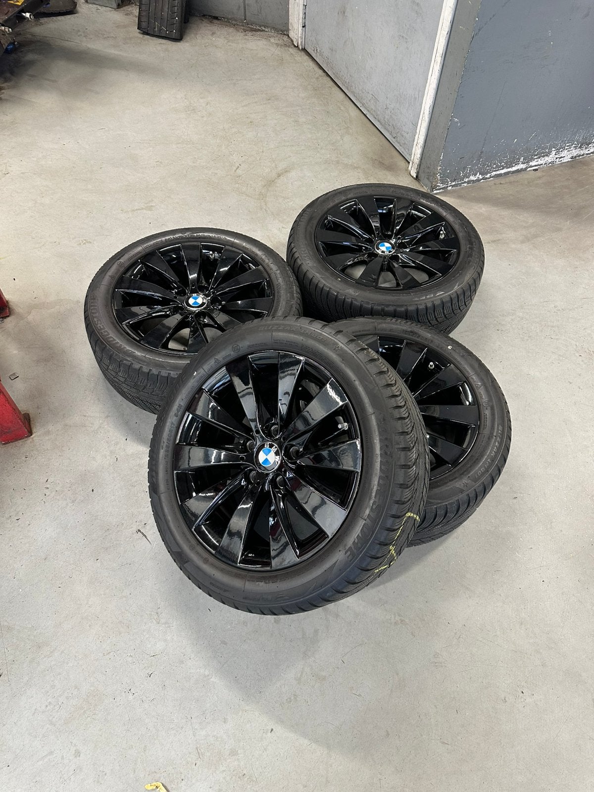 Nette bmw style 413 zwart 17 inch winter f30 f31 coating, Ophalen, Gebruikt, Banden en Velgen, 17 inch