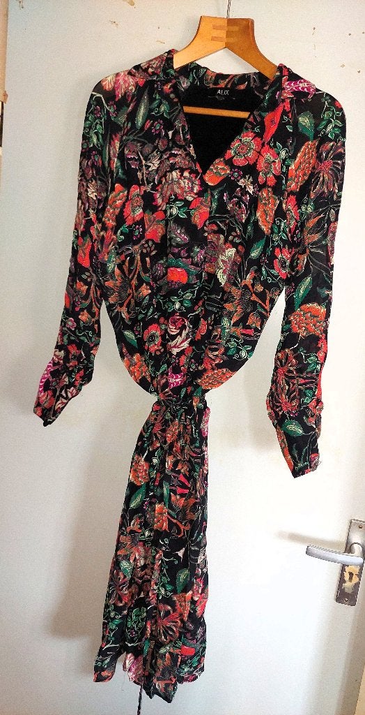 Alix The Label jurk is met een  bloemenprint., Alix the label, Meerkleurig, Maat 46/48 (XL) of groter, Ophalen of Verzenden